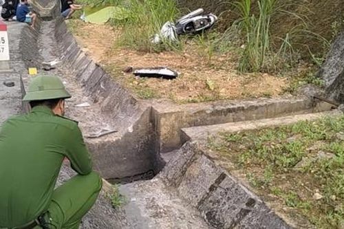 Người đàn ông tử vong cạnh xe máy trên quốc lộ qua Hà Tĩnh