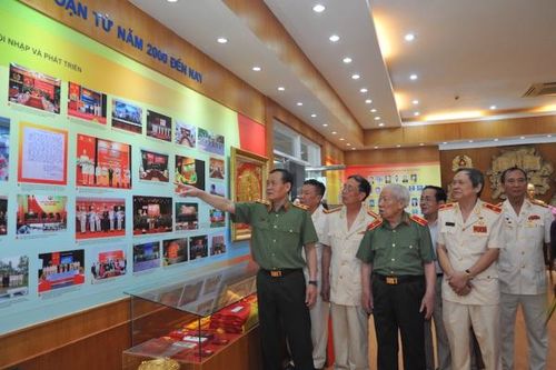 Cục Ngoại tuyến gặp gỡ cán bộ chi viện chiến trường miền Nam