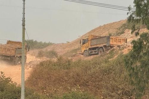 Công an vào cuộc vụ đoàn xe 'múc trộm' khoáng sản tại Đà Nẵng