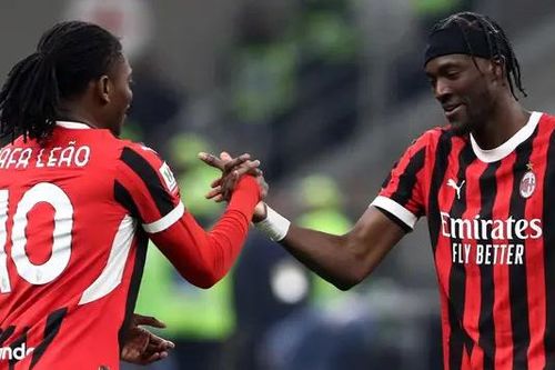 AC Milan thắng đậm trên sân khách