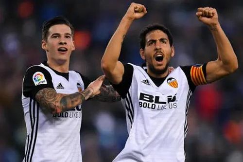 Valencia giành chiến thắng sít sao