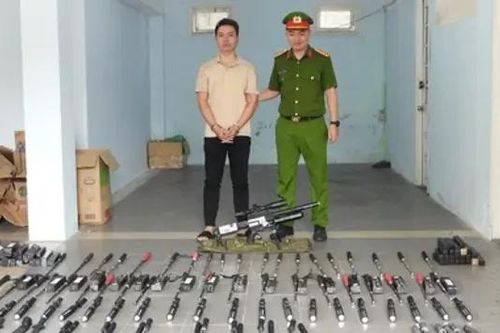 Phá đường dây làm giả con dấu, tàng trữ vũ khí