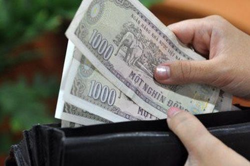 Con trai thất nghiệp ở nhà, mẹ chồng vẫn sống sang chảnh, nghe cháu nói 1 câu hôm sau bà mang hết đồ hiệu đi bán