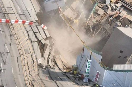Sập công trình tàu điện ngầm đang xây dựng, ít nhất 2 công nhân mất liên lạc