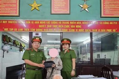 Công an phường ở TPHCM nhanh chóng tìm tài sản đánh rơi trả lại cho chủ nhân