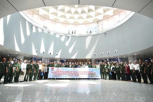 Đoàn đại biểu - những người làm nên Đại thắng mùa Xuân 1975 trải nghiệm metro của TPHCM