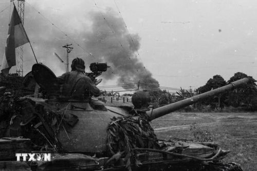 Bản tin Chiến thắng 12/4/1975: Quân khu 9 tăng cường tiến công căn cứ địch
