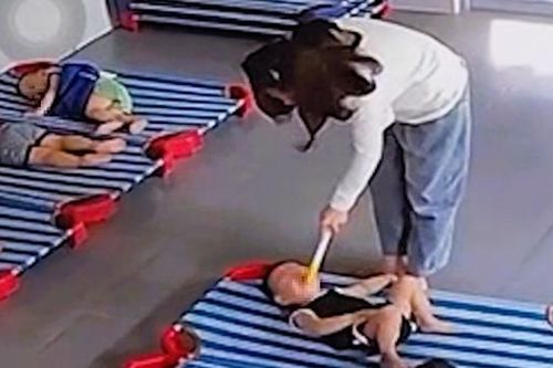 Công an điều tra vụ bảo mẫu đánh đập, dùng vật cứng chọc vào miệng trẻ