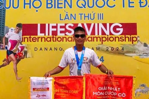 Nhân viên ngân hàng dũng cảm lao xuống sông Hương cứu người đuối nước