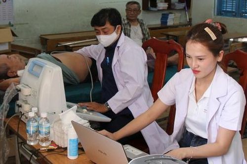 Gần 1.000 người dân tại một xã được khám bệnh, cấp thuốc miễn phí