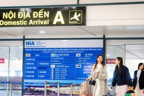 Thấy gì khi Việt Nam đón lượng khách kỷ lục?