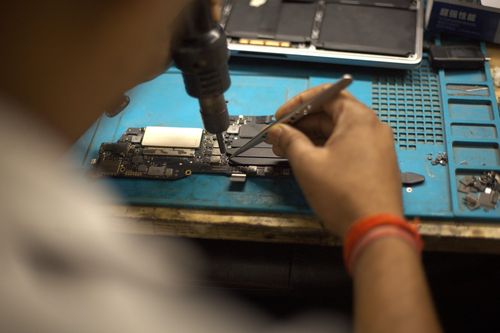 Nghề 'hồi sinh' laptop tại Ấn Độ