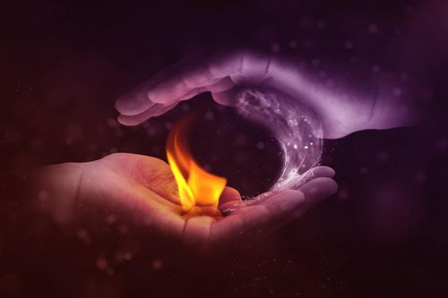 'Logic đáy' và mối quan hệ âm dương của vạn vật