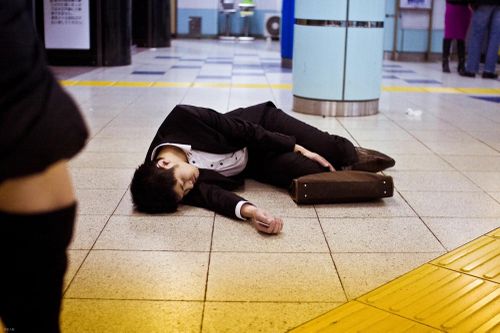 Quốc gia châu Á giàu có nhưng người dân 'kém hạnh phúc'