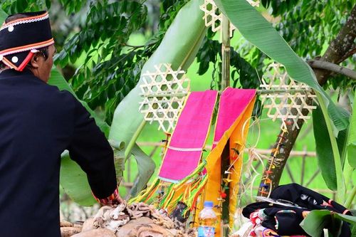 Nghi thức cúng ma bản của người Khơ Mú