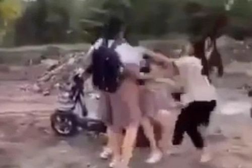 Làm rõ vụ nữ sinh bị đánh hội đồng ở thành phố Thủ Đức