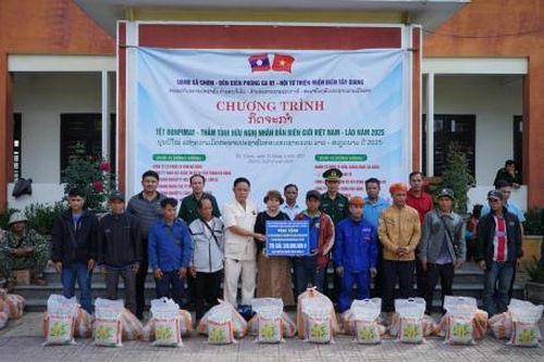 Trao gần 770 suất quà cho đồng bào Cơ-tu có hoàn cảnh khó khăn của nước CHDCND Lào