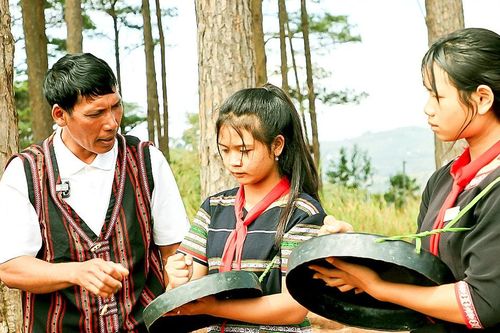 Gìn giữ văn hóa K'Ho dưới mái trường vùng sâu