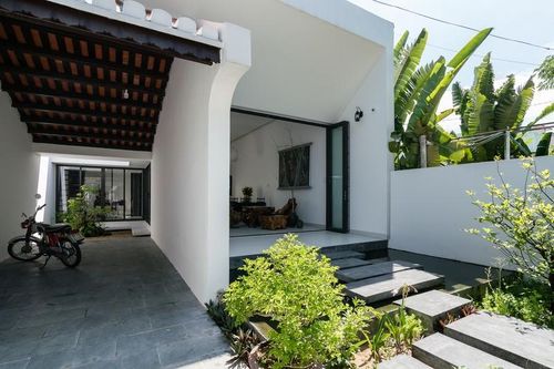Ngôi nhà nhìn tưởng 1 tầng nhưng bên trong 2 tầng thoáng đãng