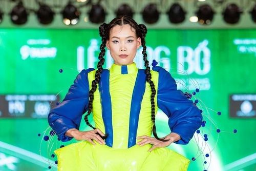 Á quân Next Top Model Nguyễn Hợp trở lại sàn catwalk