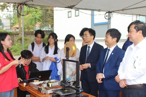 Truyền cảm hứng khơi dậy đam mê khám phá công nghệ cho học sinh