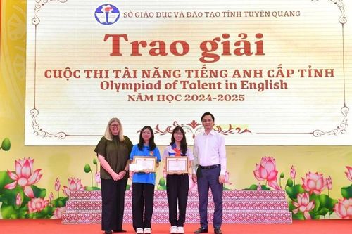 Tuyên Quang trao giải cuộc thi 'Tài năng Tiếng Anh' cấp tỉnh