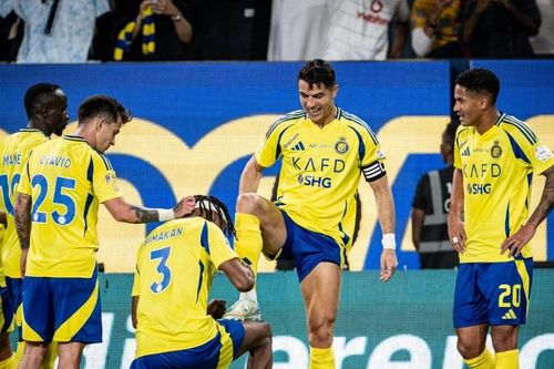 Ronaldo ghi tuyệt phẩm, đồng đội tán thưởng bằng hành động bất ngờ