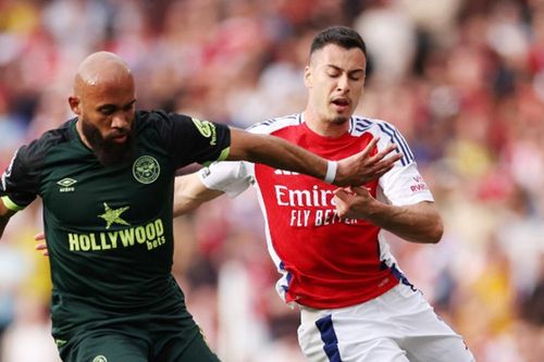 Hòa Brentford, Arsenal hết hy vọng vô địch Ngoại hạng Anh