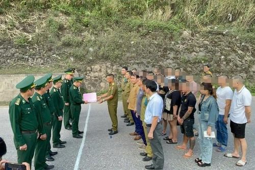 Tiếp nhận 16 công dân Việt Nam hết hạn tạm trú về nước