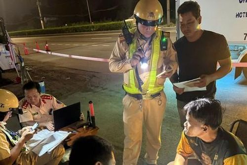 Xử phạt hàng loạt tài xế ô tô chạy quá tốc độ ở cửa ngõ TPHCM