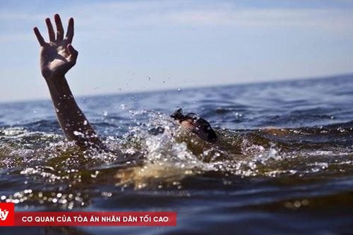 Hai anh em ruột đuối nước thương tâm