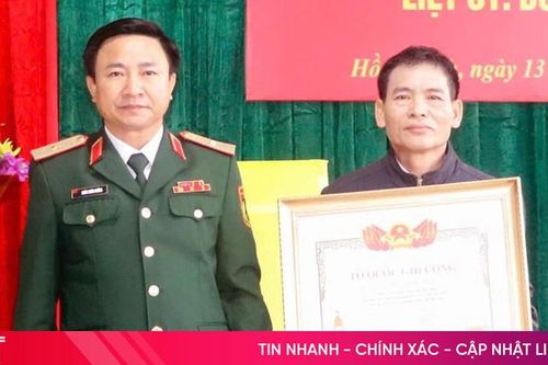 Trao bằng 'Tổ quốc ghi công' đối với liệt sĩ ở thị xã Hồng Lĩnh