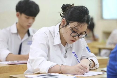 Vì sao điểm khảo sát lớp 12 của Hà Nội giảm mạnh?