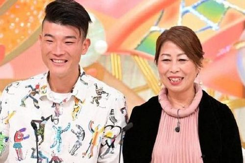 Chàng trai 32 tuổi cưới vợ 53 tuổi, câu chuyện phía sau khiến ai nấy đều ngỡ ngàng