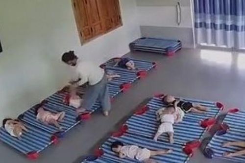 Vụ trẻ 20 tháng tuổi bị bảo mẫu xách ngược chân, đánh tới tấp: Bộ Y tế vào cuộc