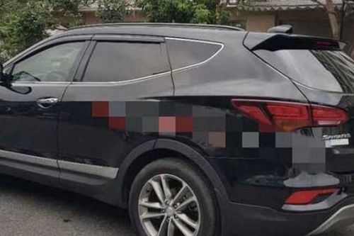 Một chiếc Hyundai SantaFe 'mạnh bạo' mà giá chỉ ngang Xpander Cross mới