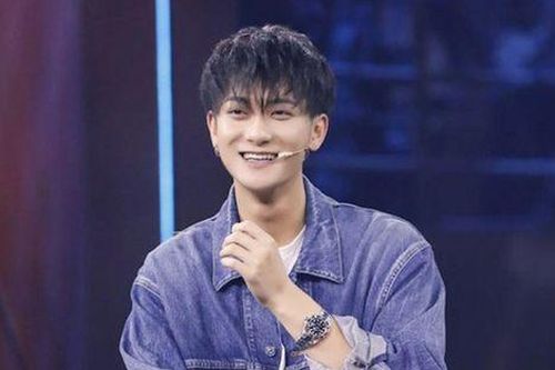 Nam ca sĩ mất hơn 400 nghìn fan vì 'lấn sân' bán một mặt hàng