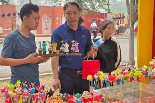 Hãy để mỗi món quà là một dấu ấn Hà Nội