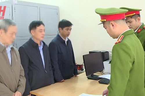 Đưa ra xét xử kịp thời, nghiêm minh các vụ án tham nhũng