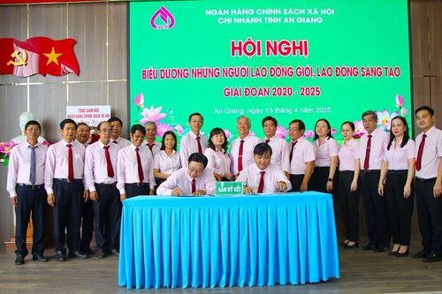 Ngân hàng Chính sách xã hội chi nhánh tỉnh An Giang biểu dương người lao động