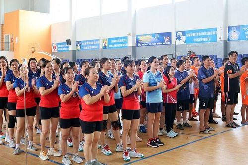 Sôi nổi giải bóng đá, bóng chuyền hơi Công đoàn ngành giáo dục
