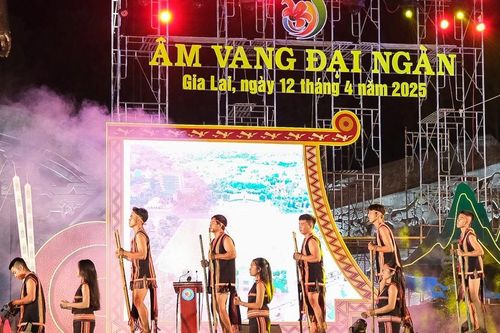 Rực rỡ sắc màu văn hóa trong đêm hội 'Âm vang đại ngàn'