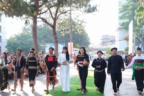 Ấn tượng trang phục trình diễn tại Ngày hội văn hóa các dân tộc tỉnh Gia Lai