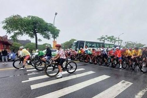 Xuất phát chặng 10 TP. Huế - TP. Đà Nẵng