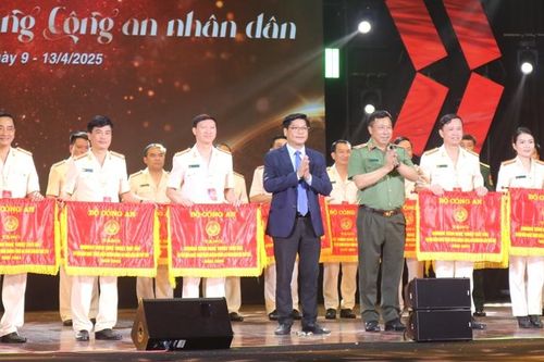 Bế mạc Hội diễn nghệ thuật quần chúng Công an nhân dân khu vực III