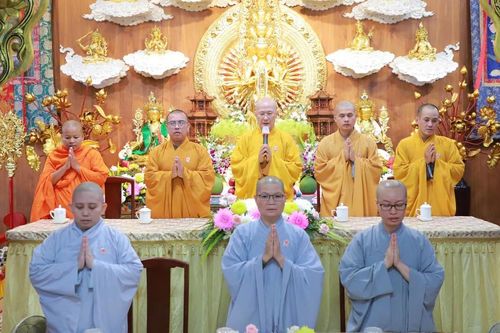 Ban Hướng dẫn Phật tử TP.HCM thăm Quan Âm tu viện và thắp nến cầu nguyện cho người dân Myanmar