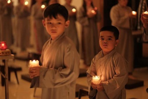 Về chùa đi con!