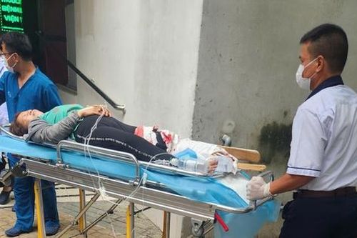 TP.HCM: Người phụ nữ bán vé số khiếm thị bị bánh xe buýt cán qua chân