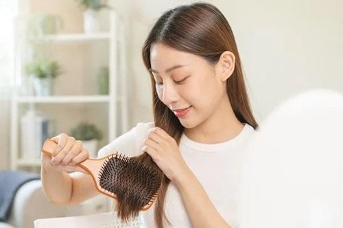 5 cách phục hồi tóc hư tổn trong thời tiết hanh khô