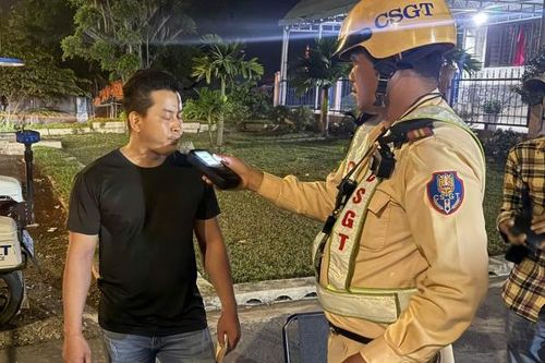CSGT An Sương tuần tra đêm, ngăn chặn các 'yêng hùng' tốc độ